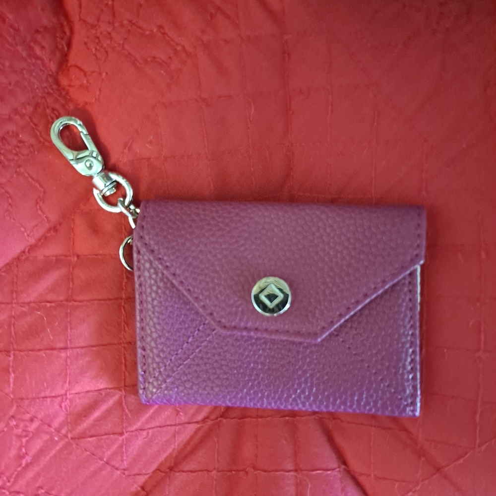 Genuine leather id/cc holder with attachment clip